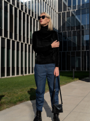 DSC07197 veliūrinis juodas golfas