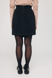 trumoas juodas sijonas