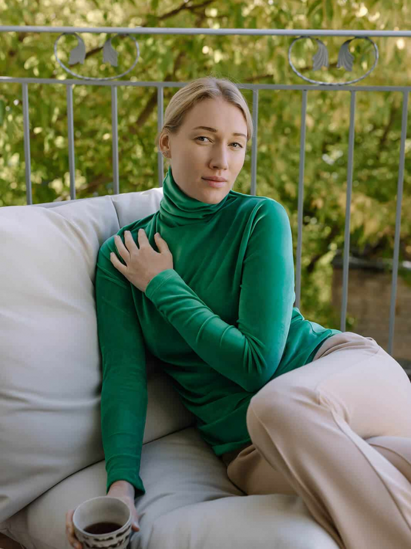 žalia palaidinė aukštu kaklu