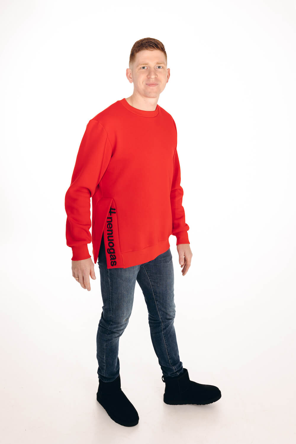 raudonas vyriškas džemperis
