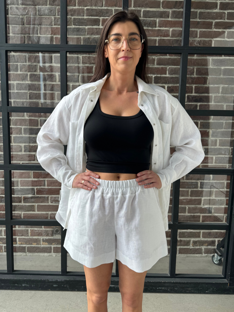 Lininiai trumpi šortai su kišenėmis