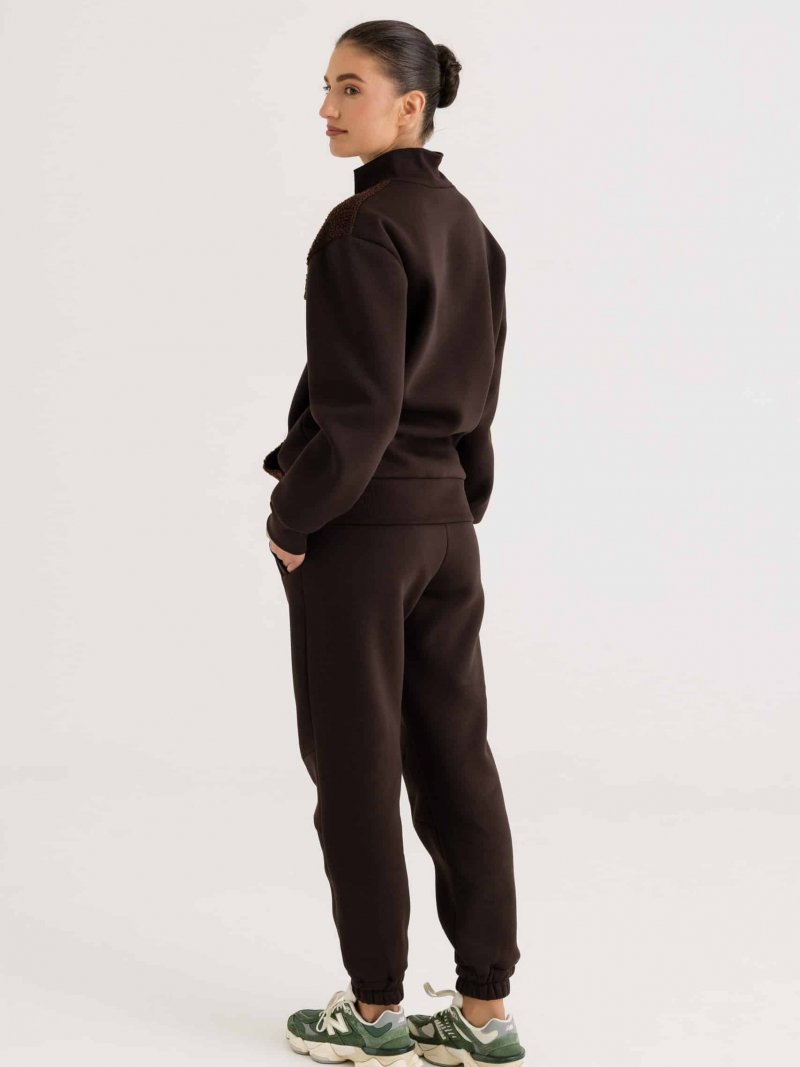 Kelnės su kelių įsiuvais