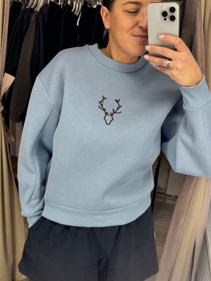 Oversized džemperis su briedžiuku