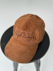 velvetinė kepurė