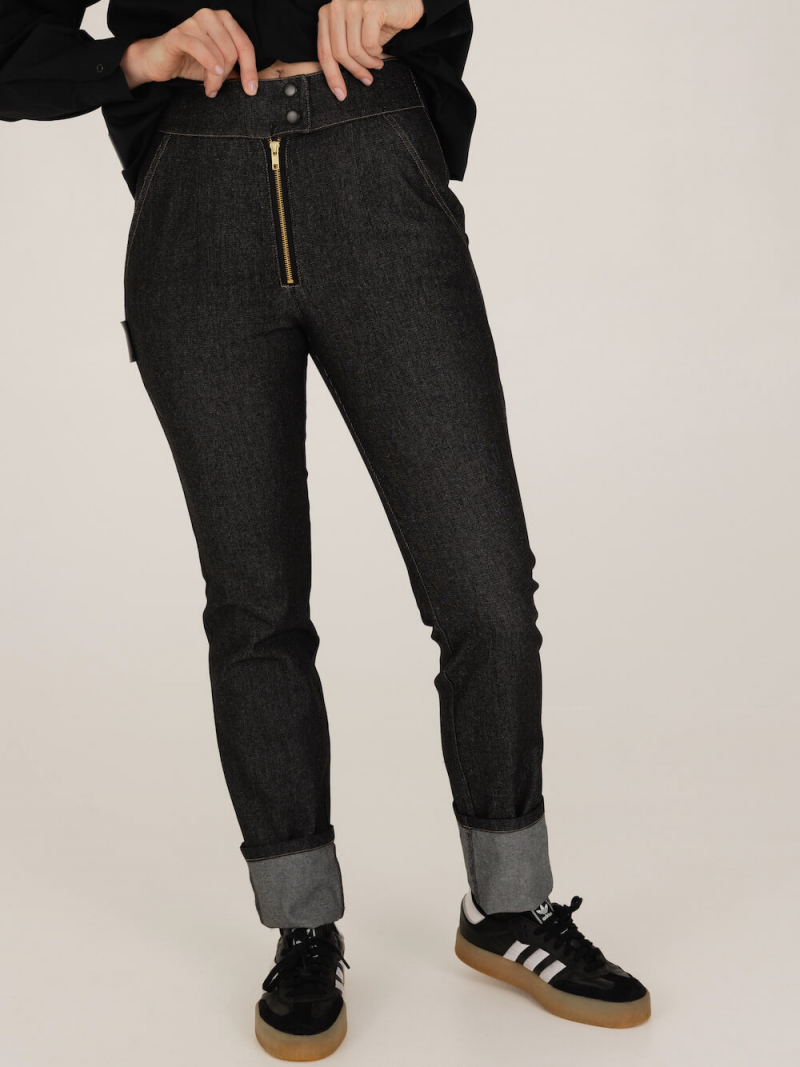 Tiesūs džinsai su kišenėmis ir atlenkimais