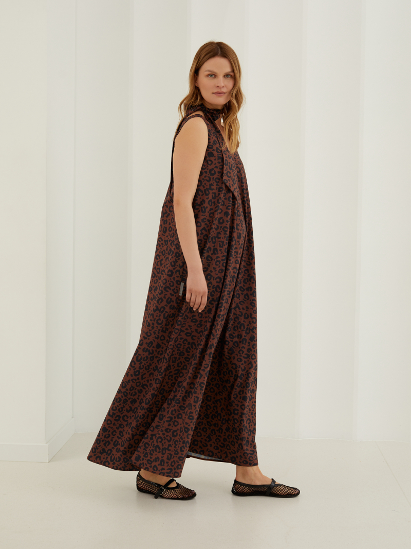 Ilga berankovė suknelė su leopardo raštu