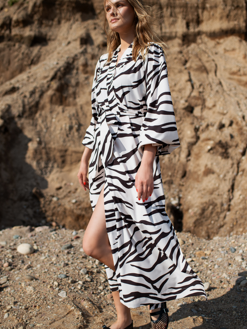 Zebro rašto kimono suknelė