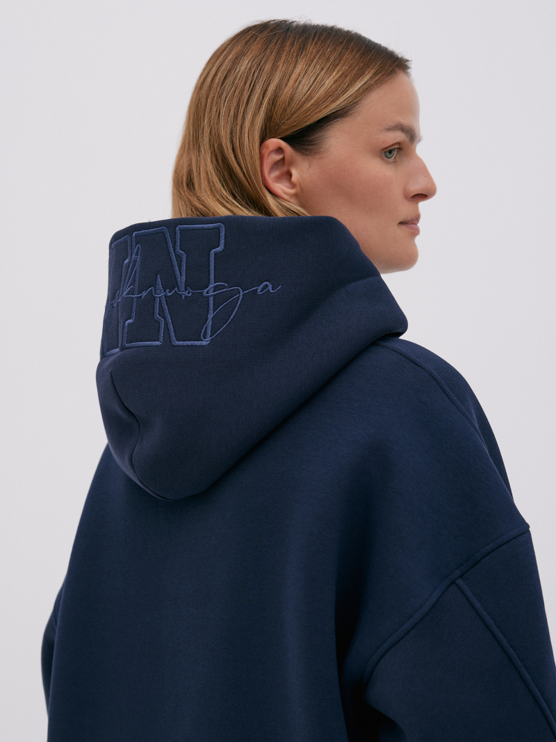 Jaukus džemperis su kapišonu