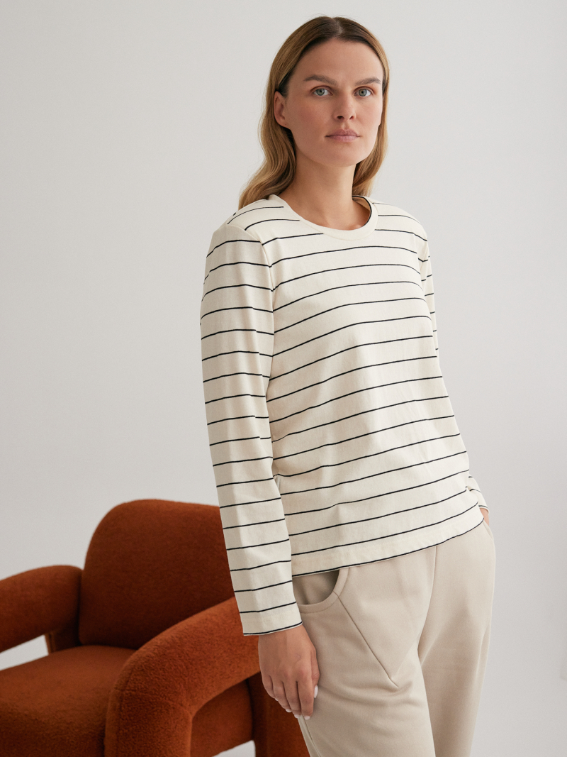 Dryžuota palaidinė ilgomis rankovėmis