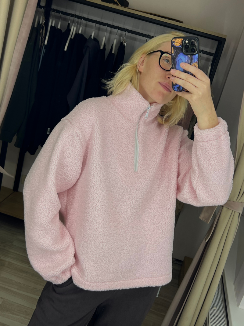 Rožinis džemperis su trumpu užtrauktuku